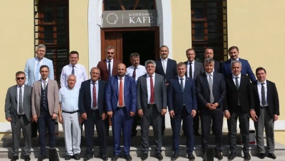 İl Milli Eğitim Müdürümüz Dr. Murat Ağar'ın Başkanlığında İlçe Millî Eğitim Müdürleri Toplantısı Gerçekleştirildi